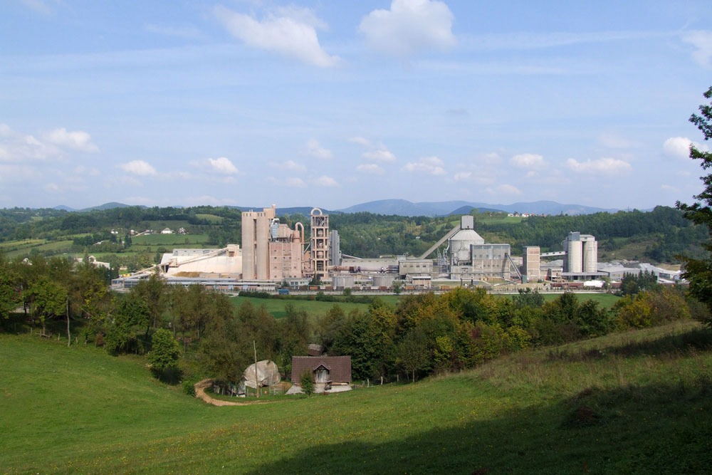 Σχετικά με εμάς: φωτογραφία του εργοστασίου τσιμέντου Kosjeric του Τιτάνα Σερβίας